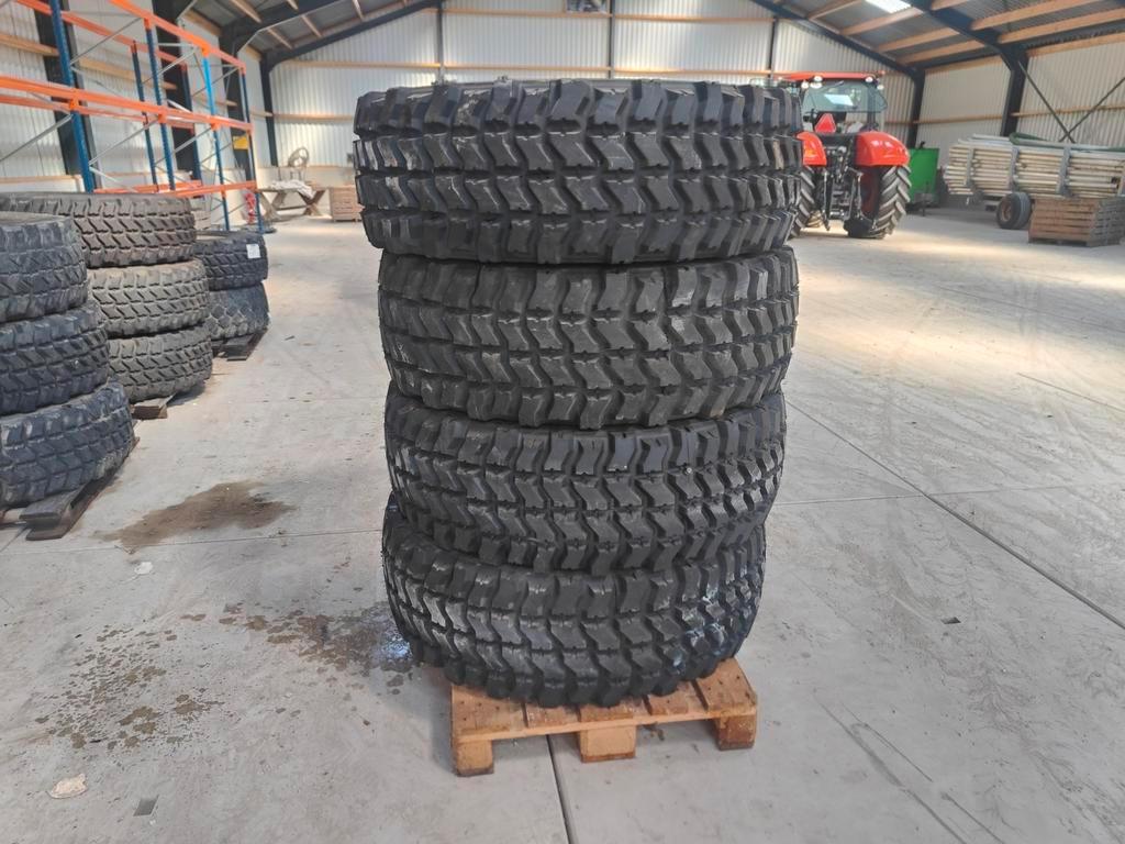 Goodyear 395/85R20 banden Unimog shovel